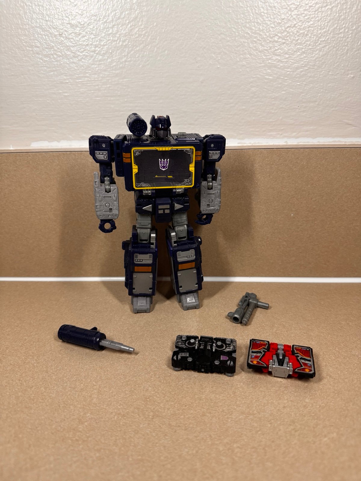 Transformers wfc Netflix Walmart exclusive soundwave