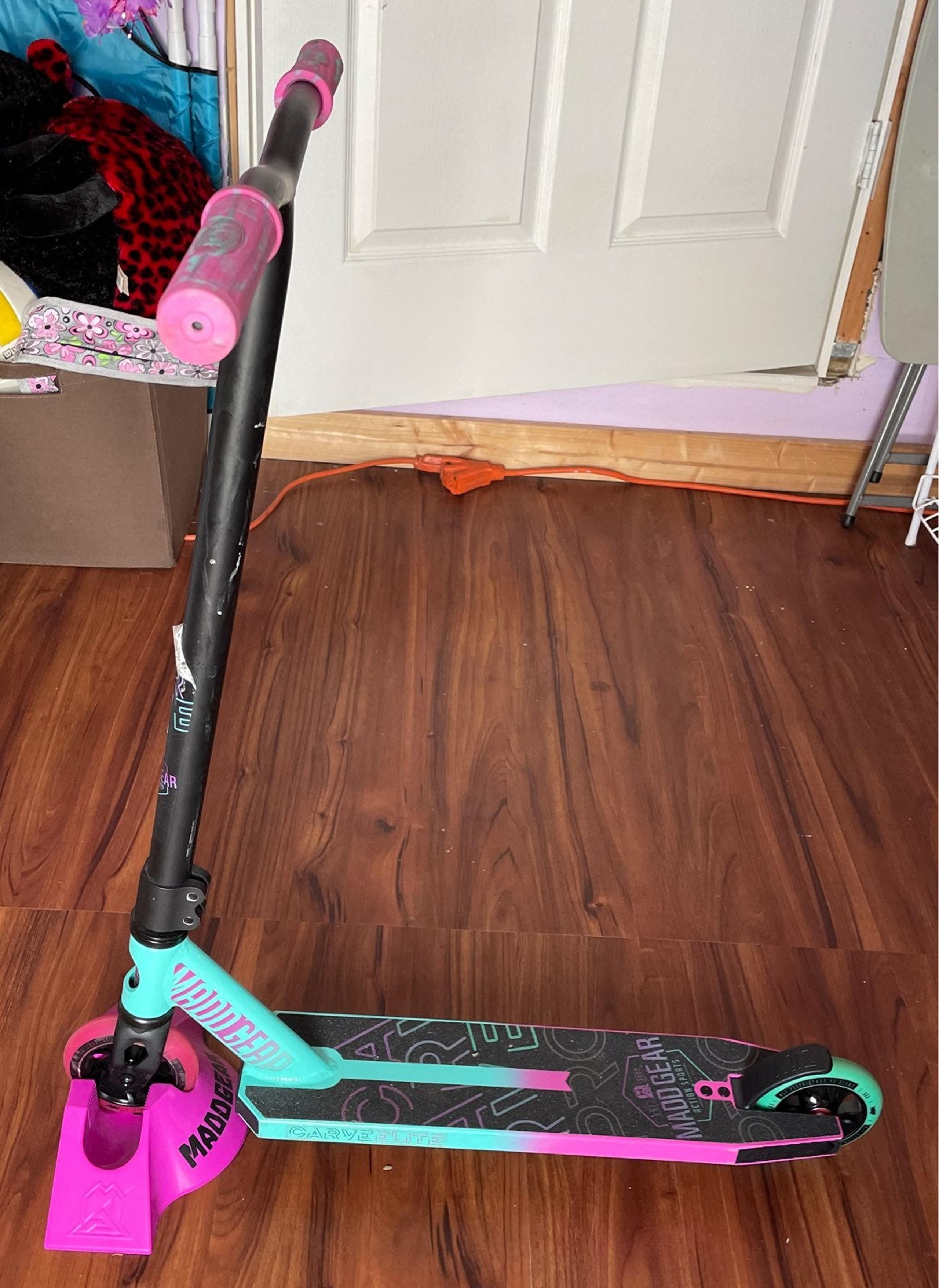 Maddgear Scooter