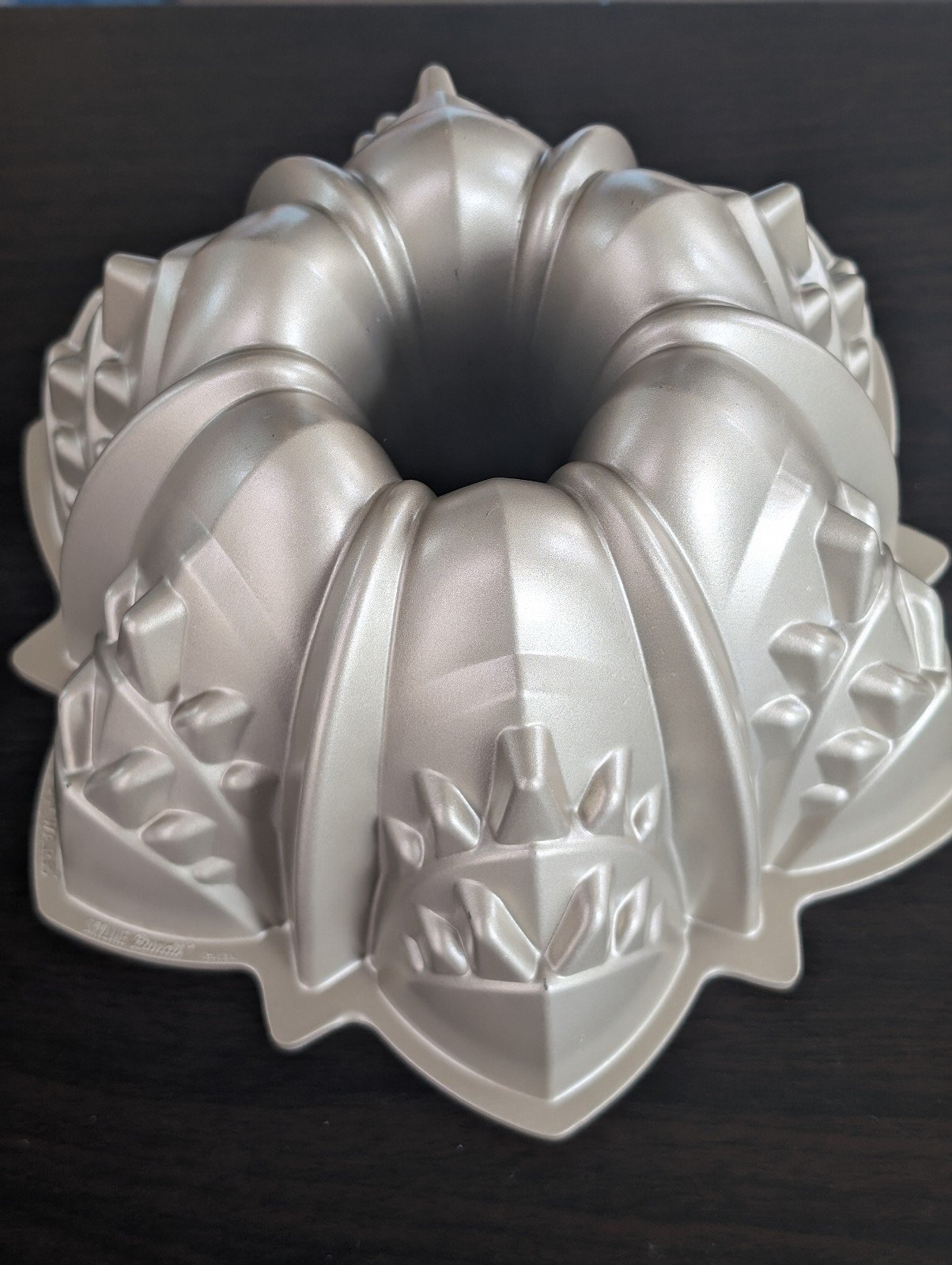 Nordic Ware Nonstick Cast Aluminum Skyline Bundt® Cake Pan *Retired* 12 cup