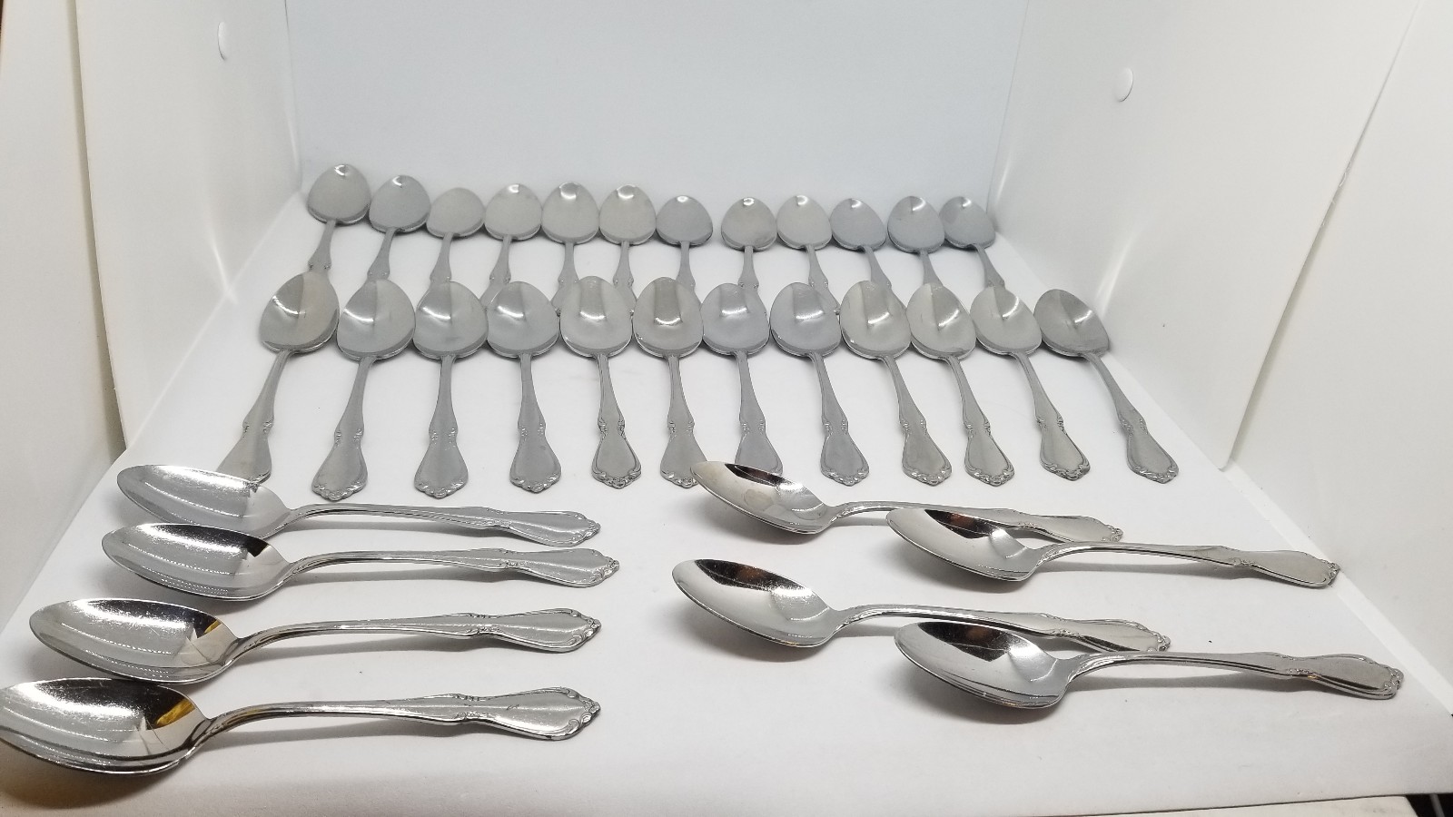 Oneidacraft Deluxe Stainless Chateau Teaspoons Set of 32 6 in length used.