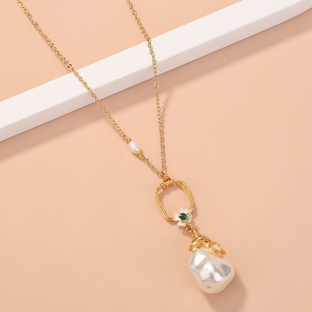Niche design Chinese style temperament vintage court pearl necklace Simple and v