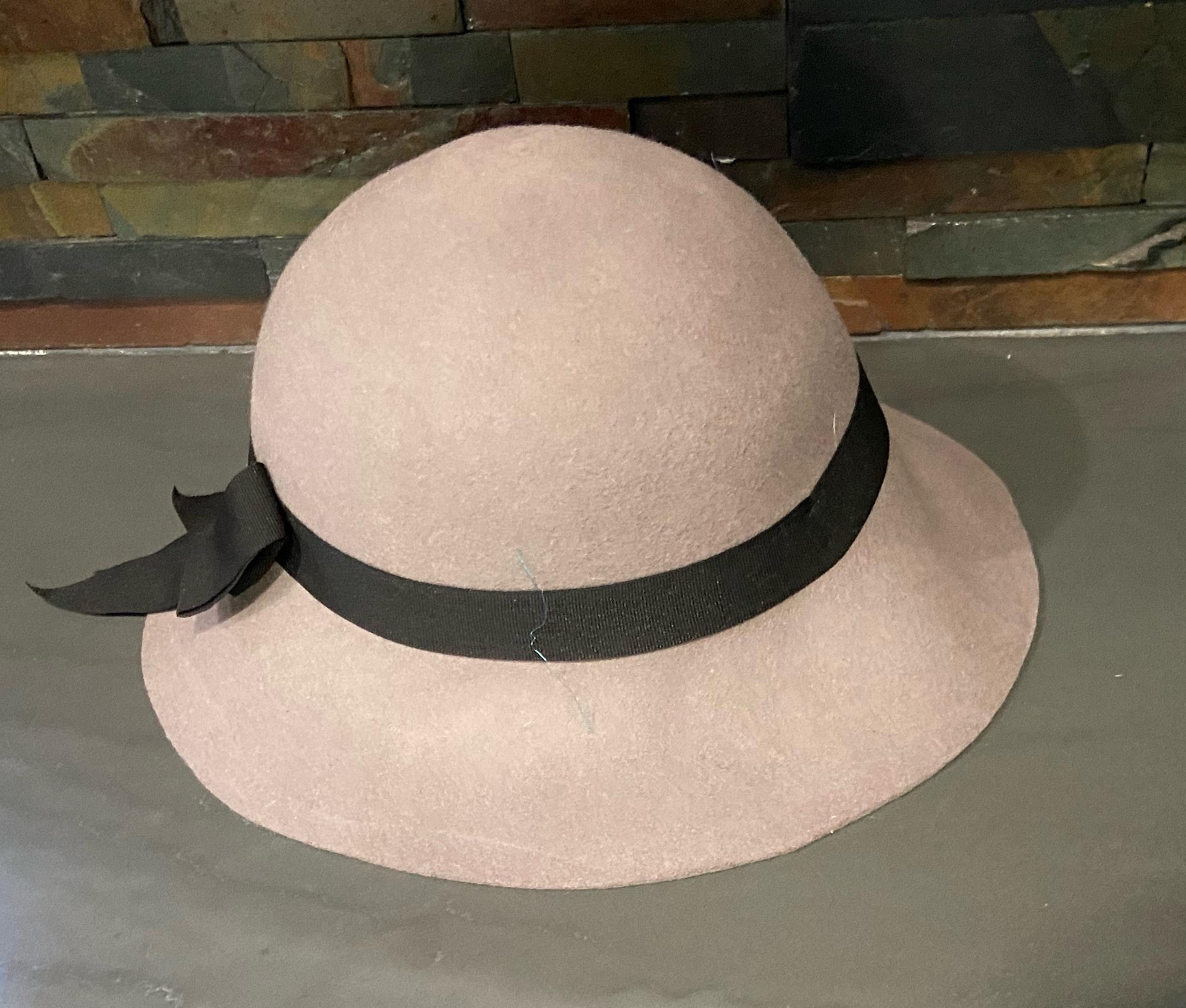 Banana Republic Women’s Wool Felt Cloche 20’s Style Hat Gray Black Size L/XL