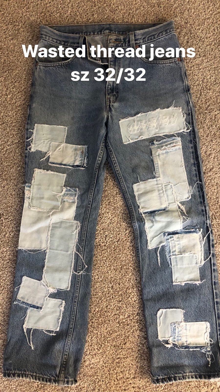Wasted thread jeans