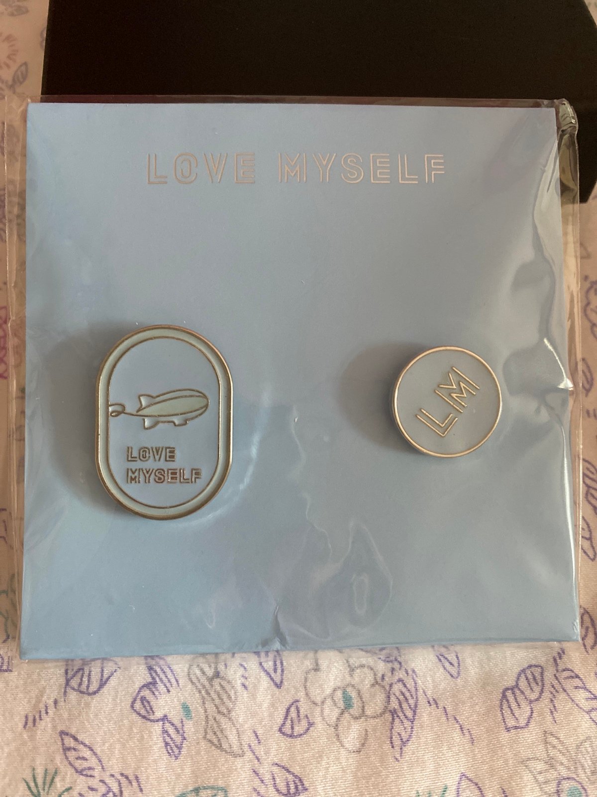 BTS LOVE YOURSELF BADGE SET