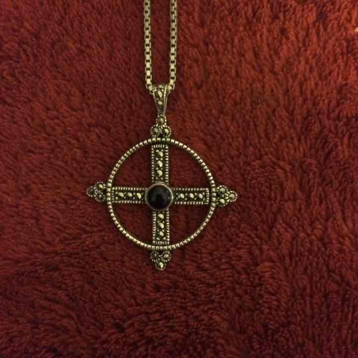 .925 S.Silver cross pendant w/necklace