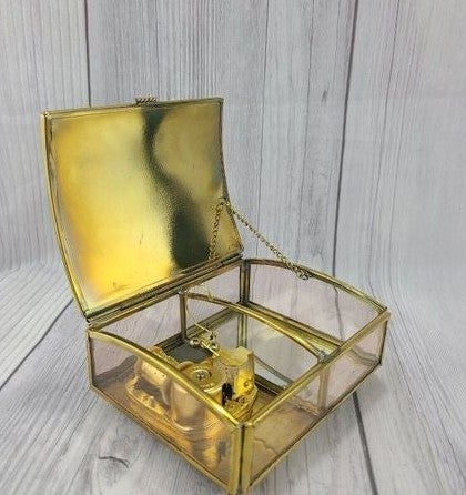 Vintage Via Vermont by Lisa Jane #638242 Angel Holding Ears Music Trinket Box