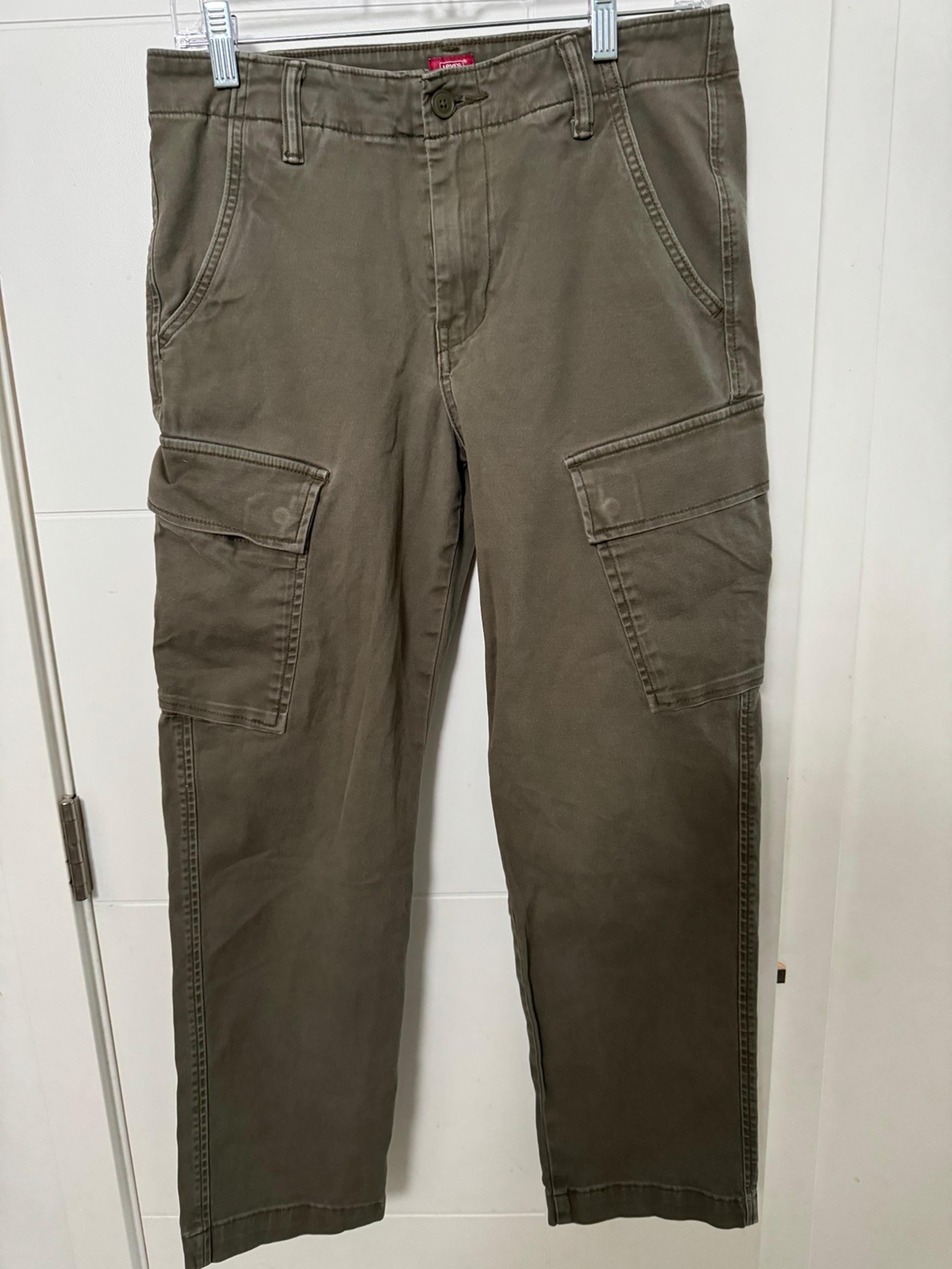 Levi's cargo pants women 4