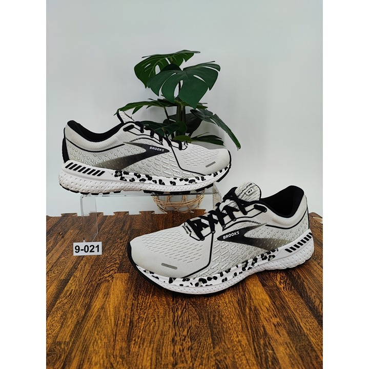 Brooks Women's Adrenaline GTS 21 Beige Running Shoes Size 9.5B US