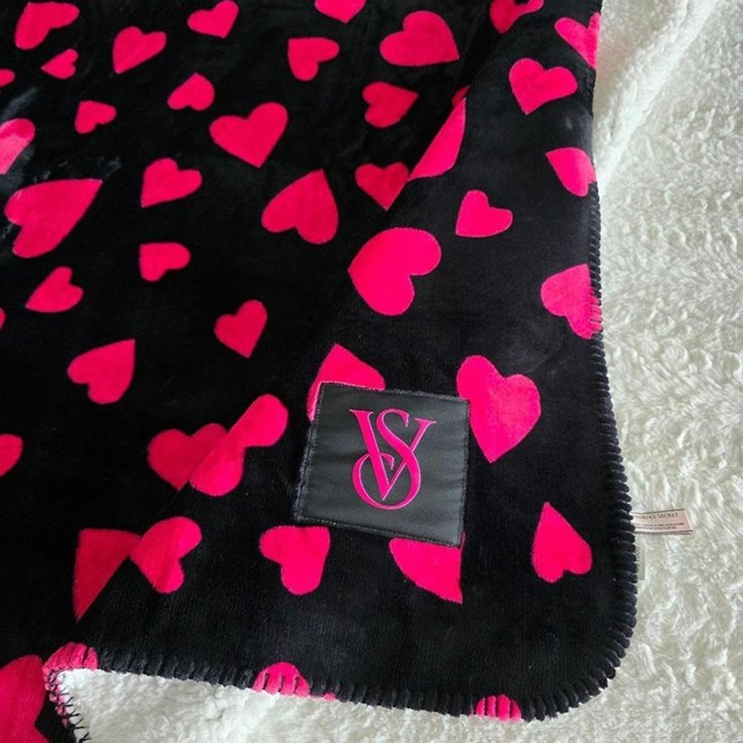 NEW Victoria's Secret Hearts Blanket in Black with pink Hearts