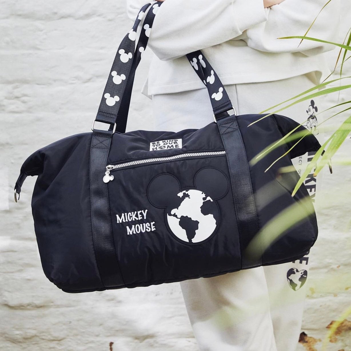 Meirdre Travel Duffel Bag Mickey Mouse Lightweight Large Capacity Portable Luggage Bag Weekender Bag Overnight Carry-on Tote Meirdre Travel Duffel Bag Mickey Mouse Lightweight Large Capacity Portable Luggage Bag Weekender Bag Overnight Carry-on Tote