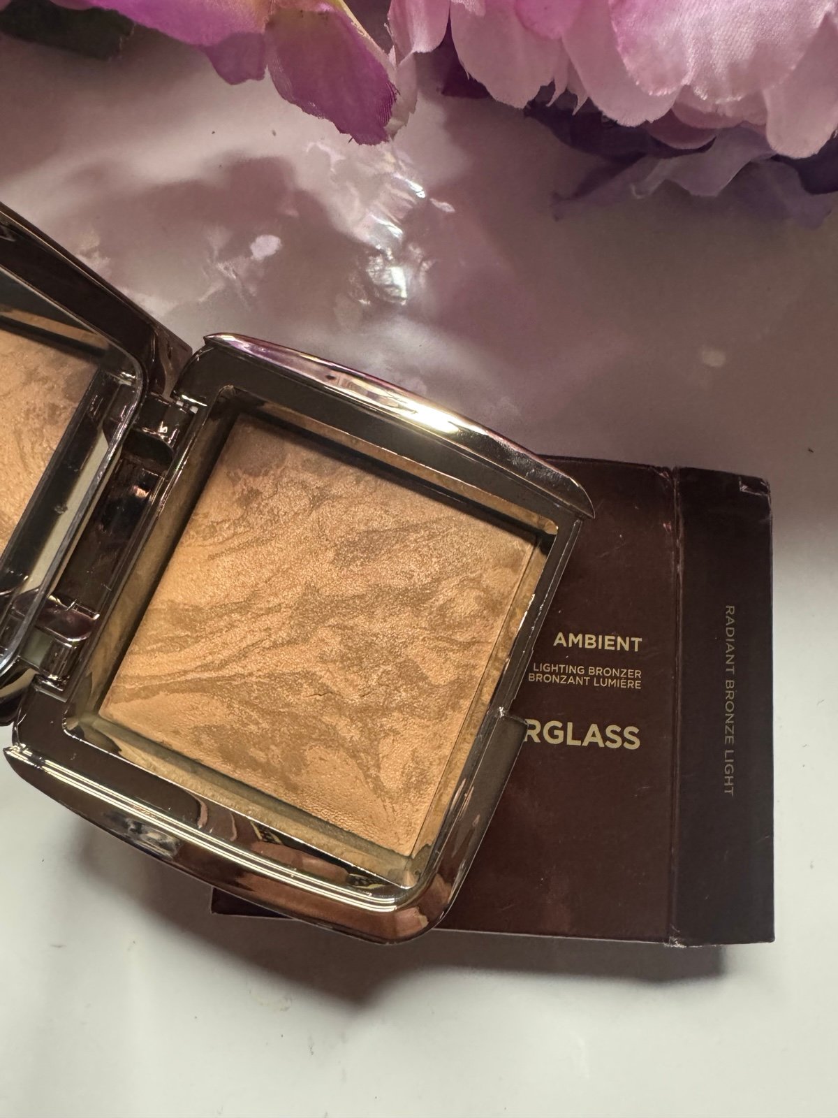 Hourglass Radiant Bronze Light
