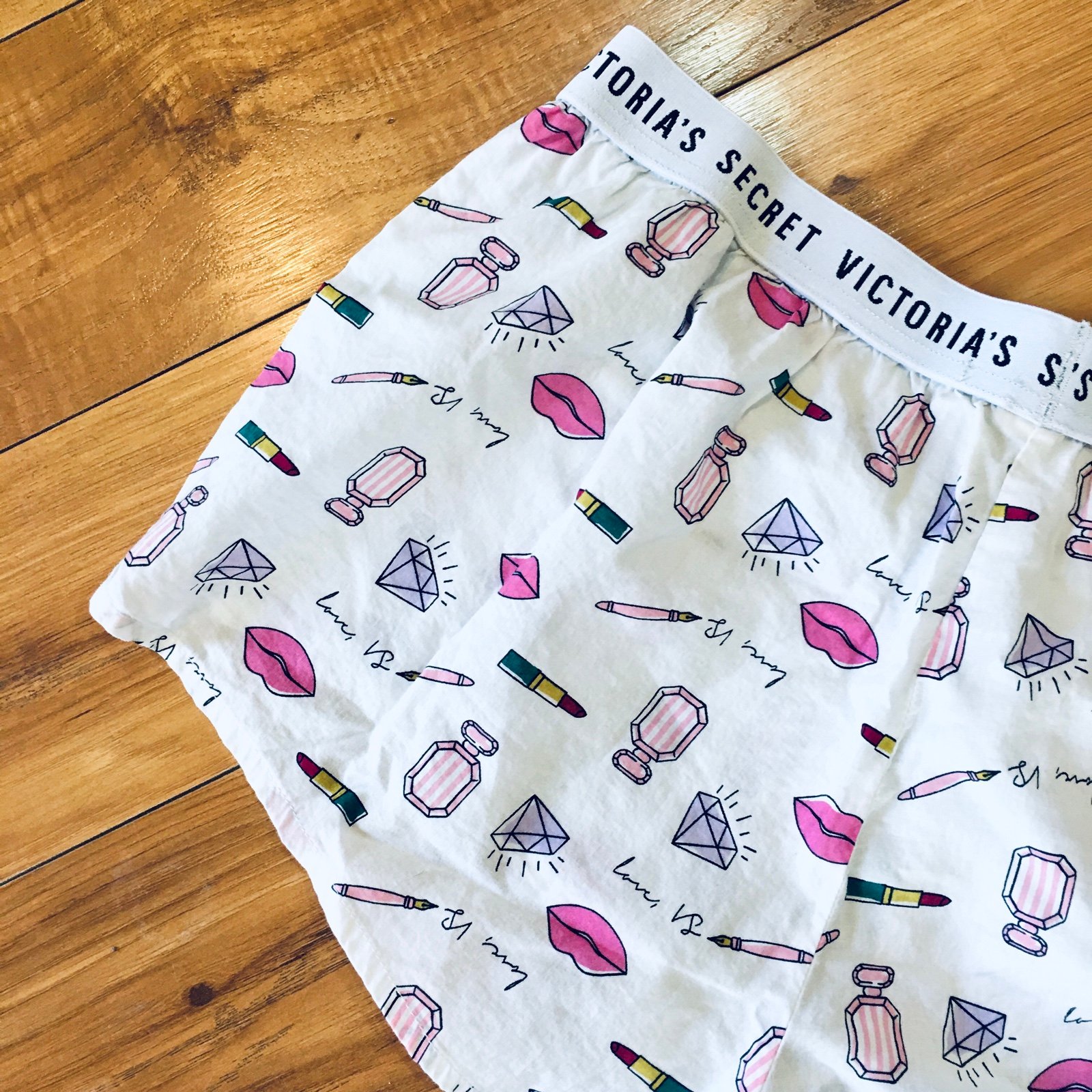 Victoria Secret Pink lipstick perfume print lounge sleep boxer shorts cotton