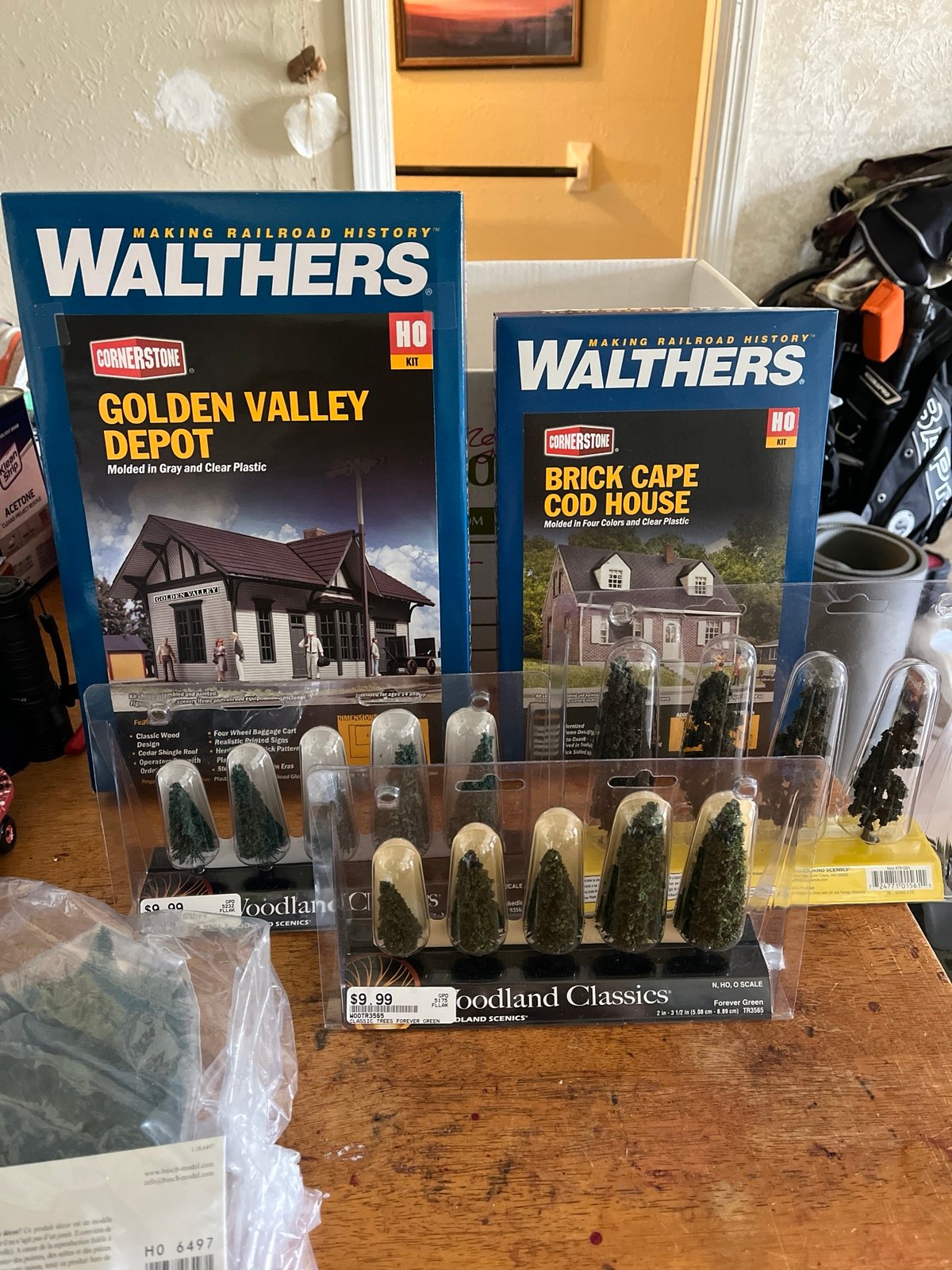 Model train depo and landscape kit