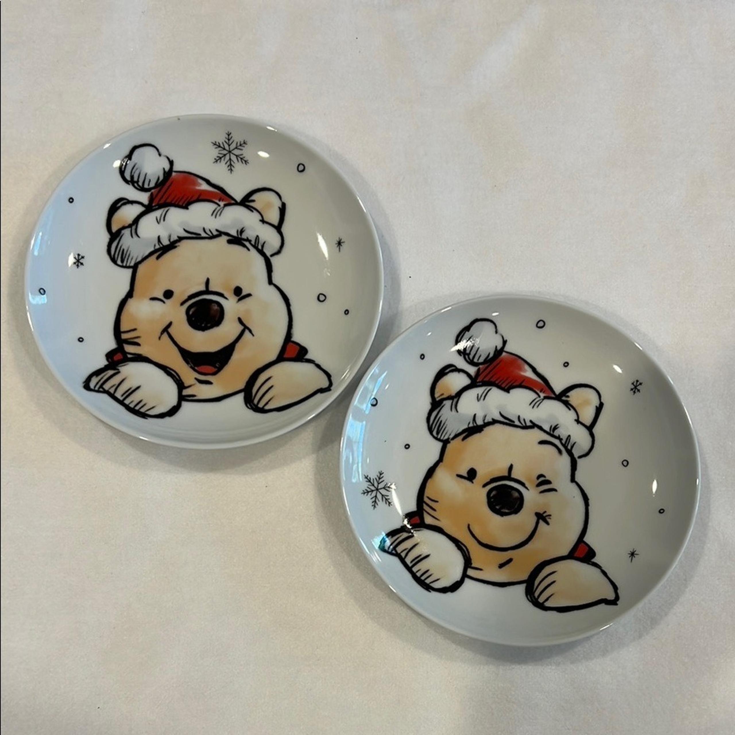 DISNEY WINNIE THE POOH APPETIZER PLATES SET OF TWO SANTA HAT CHRISTMAS PARTY