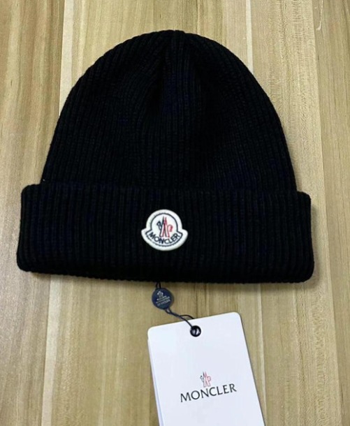 Black casual warm knit hat
