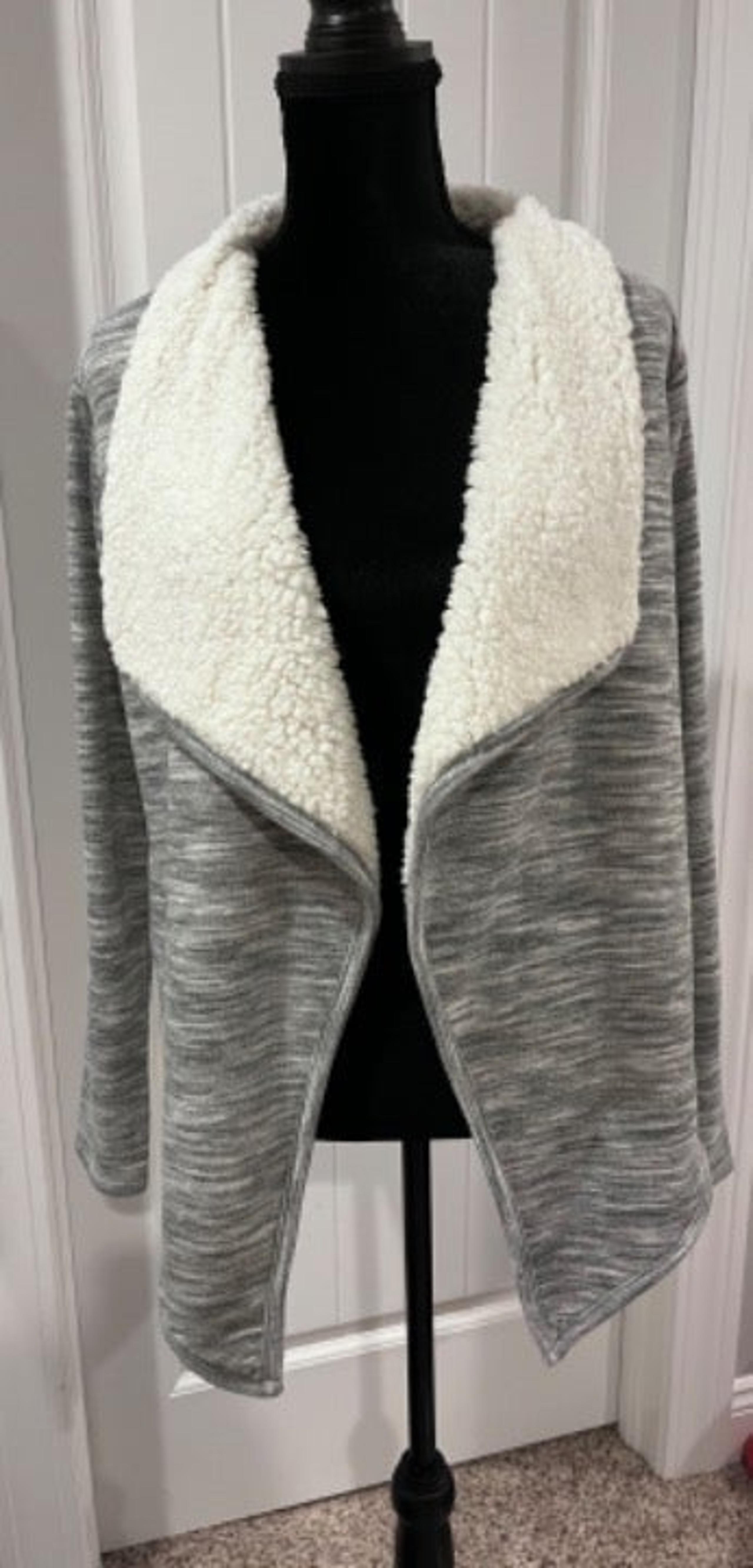 Women’s Green Tea Grey and Cream Shawl Collar Cardigan Sweater Medium