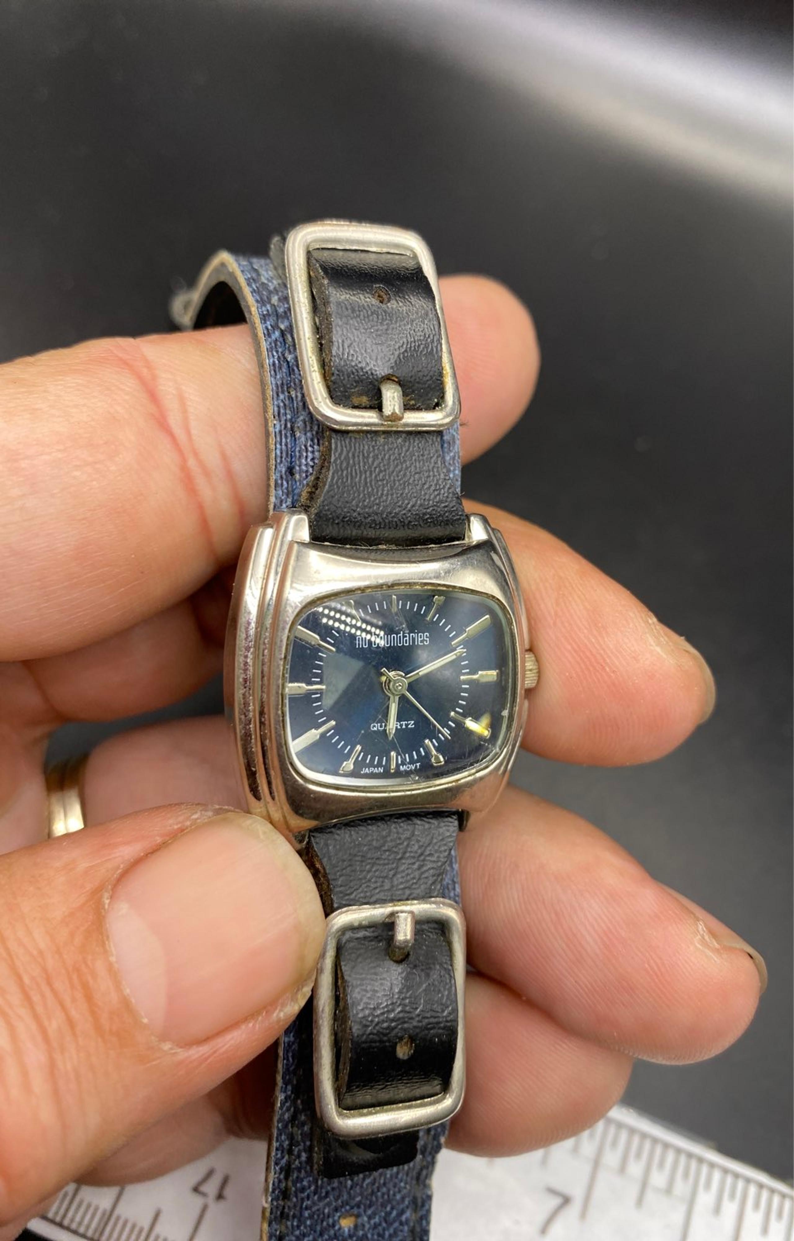 No Boundaries watch for women