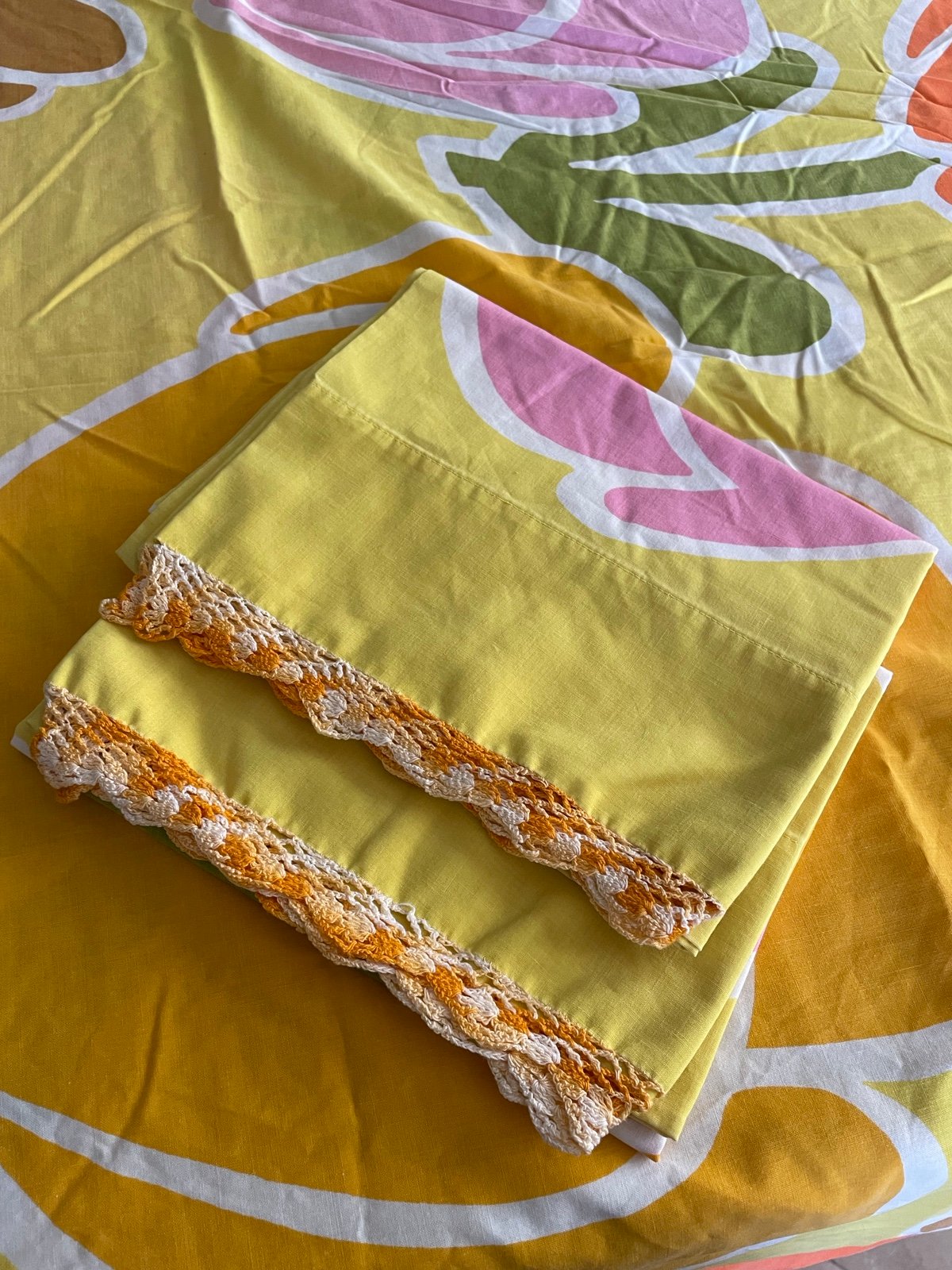 Vintage Tulip sheet & pillowcases