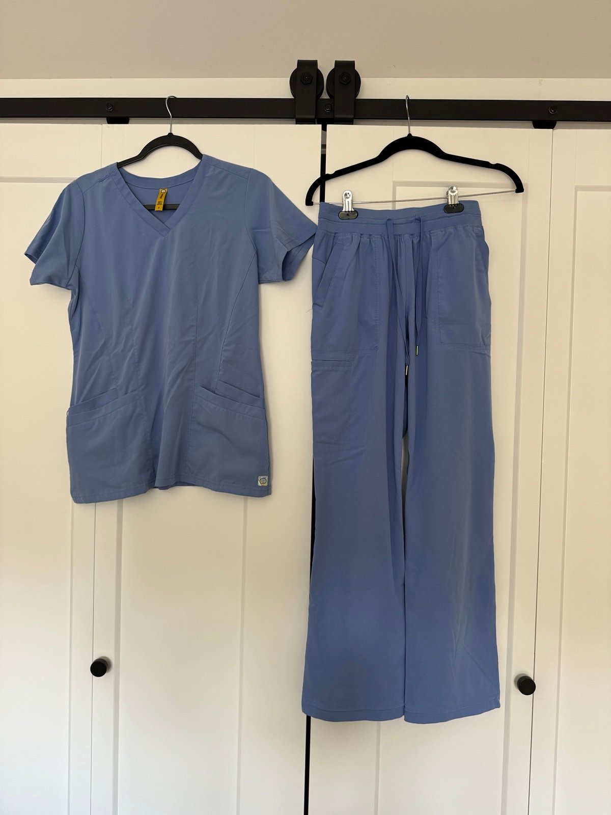 wonder wink scrubs aero