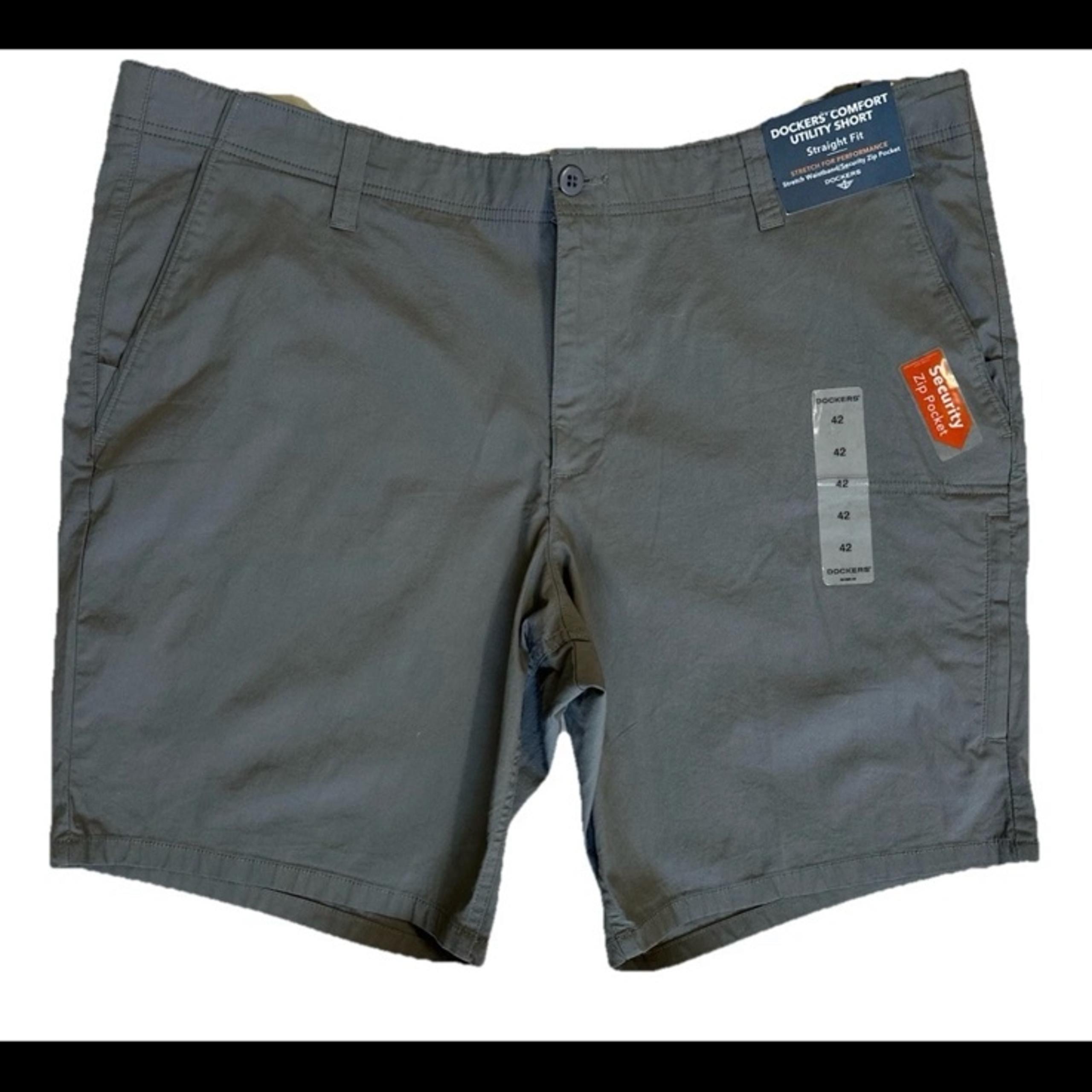 NWT Mens Comfort Straight Fit Stretch Utility Short Size 42 Gray - Dockers