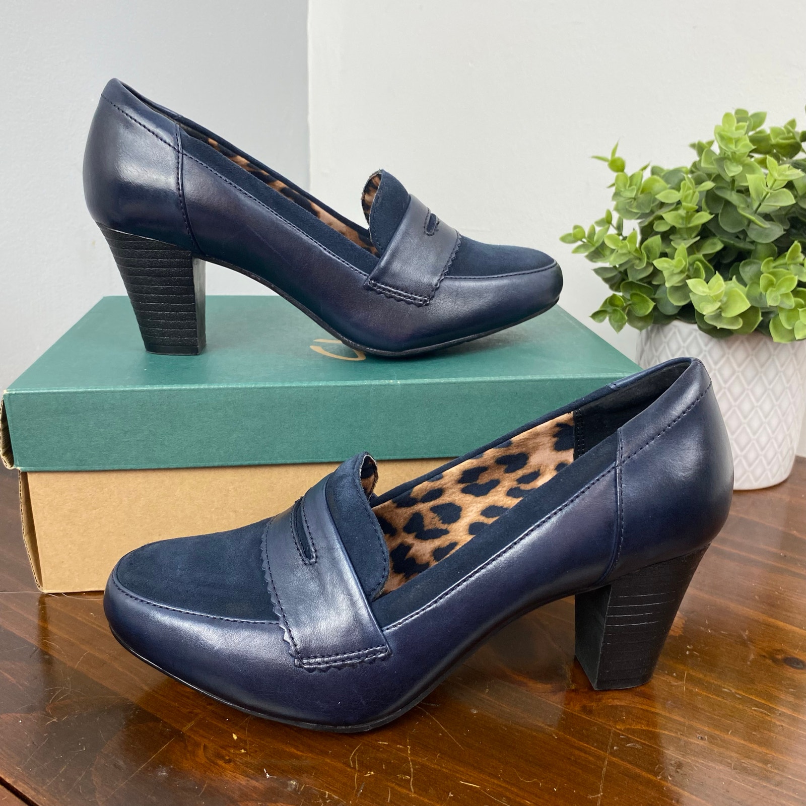 Clarks Bendables Navy Leather & Suede Penny Loafer Block Heel Pumps Size 7.5