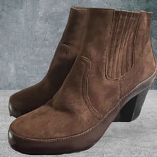 Clarks CERES Womens Brown Suede Leather Ankle Boots Inside Zip Size 7.5 W