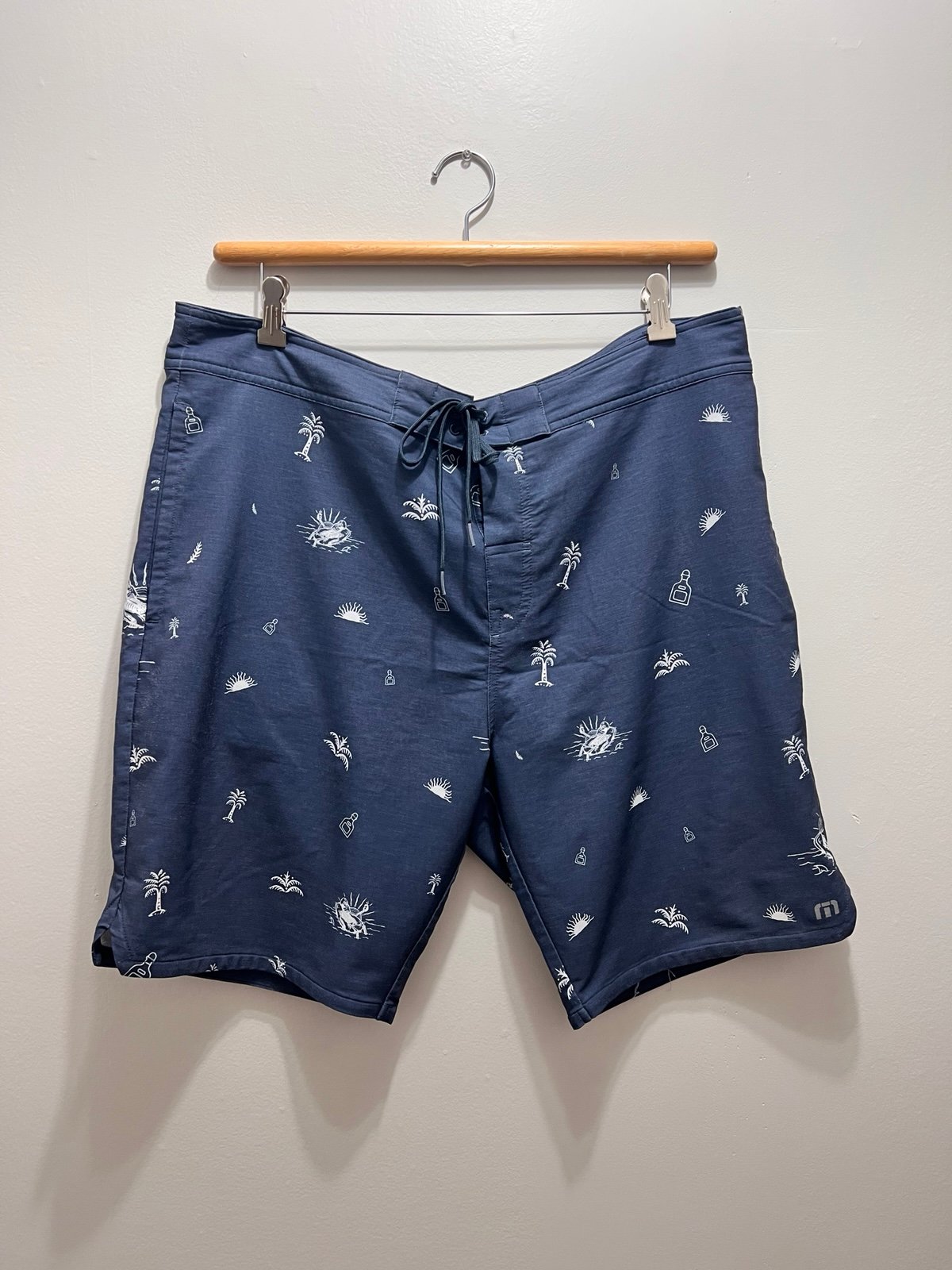 Travis Mathew Board Shorts Mens 40 Navy Blue Escondido Print Hybrid Beach Surf