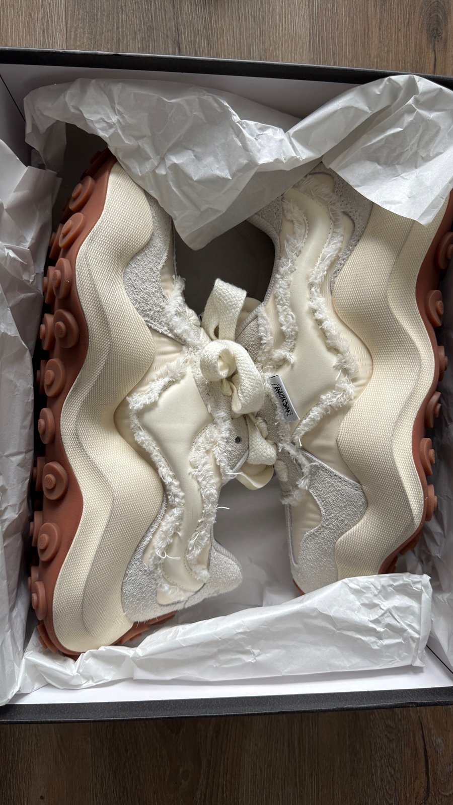 xVESSEL x XHEYDAY T-Front Wavy Sneakers - Size 43 (US 9.5)