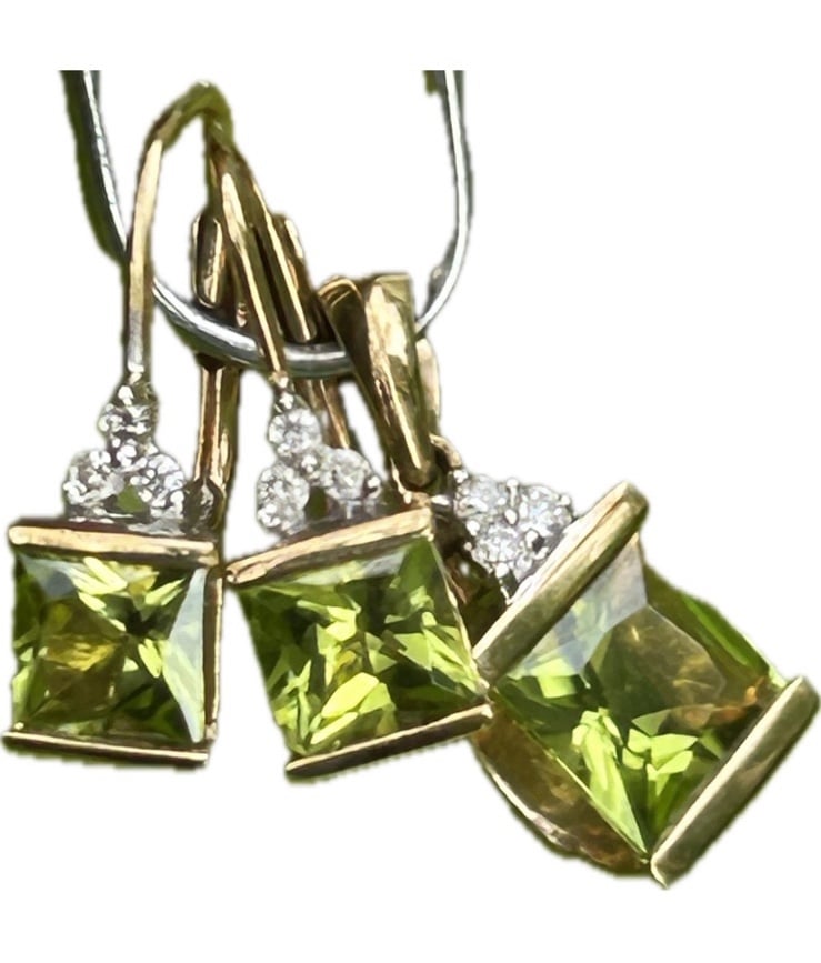 Bundle 10k Yellow Gold Green Peridot & diamonds earring necklace pendant set