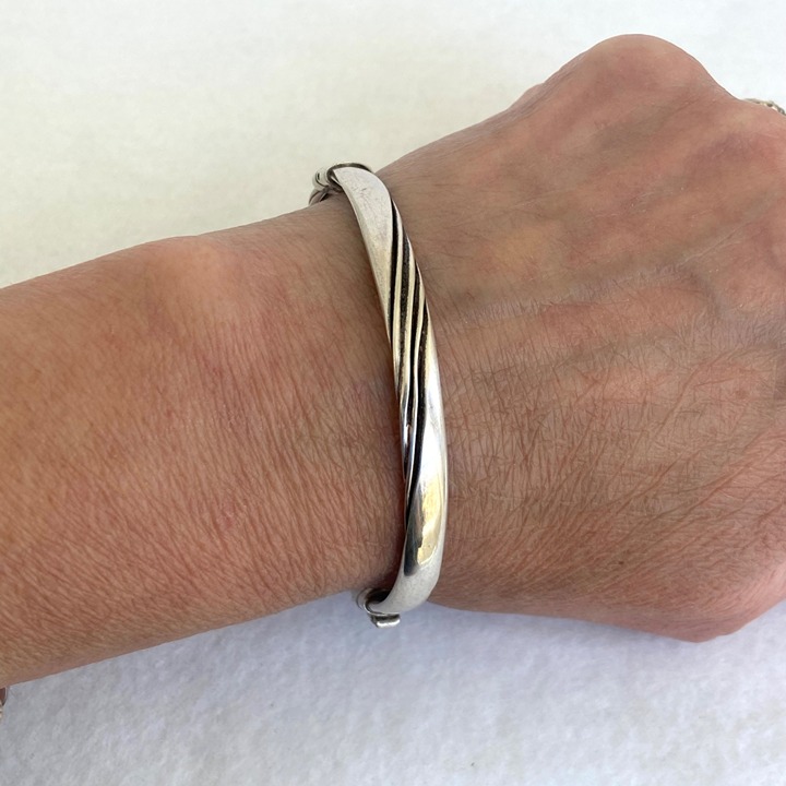 Sterling Silver 925 Minimalist 6MM Twisted Oval Hollow Hinged Bangle Bracelet 7