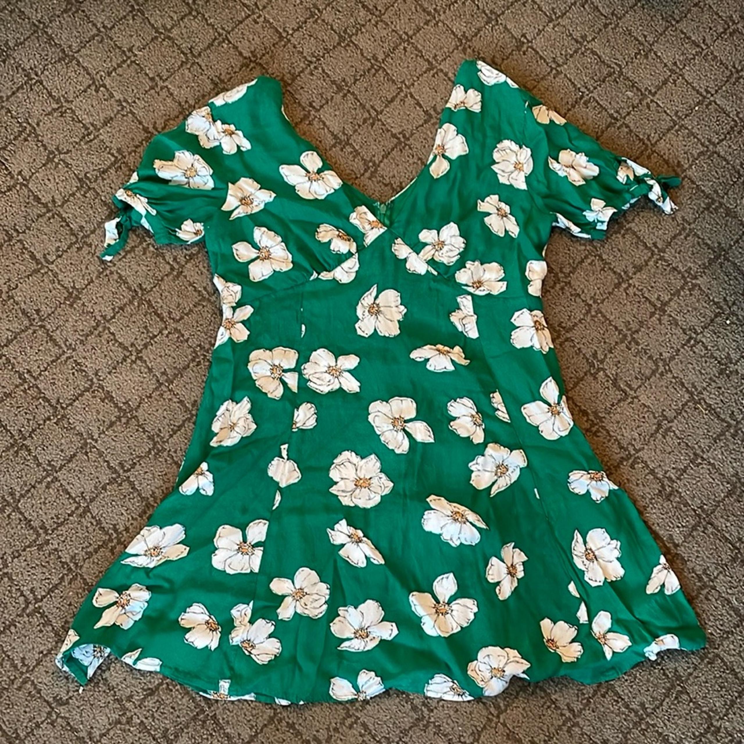 Women’s green floral mini dress short sleeve size large