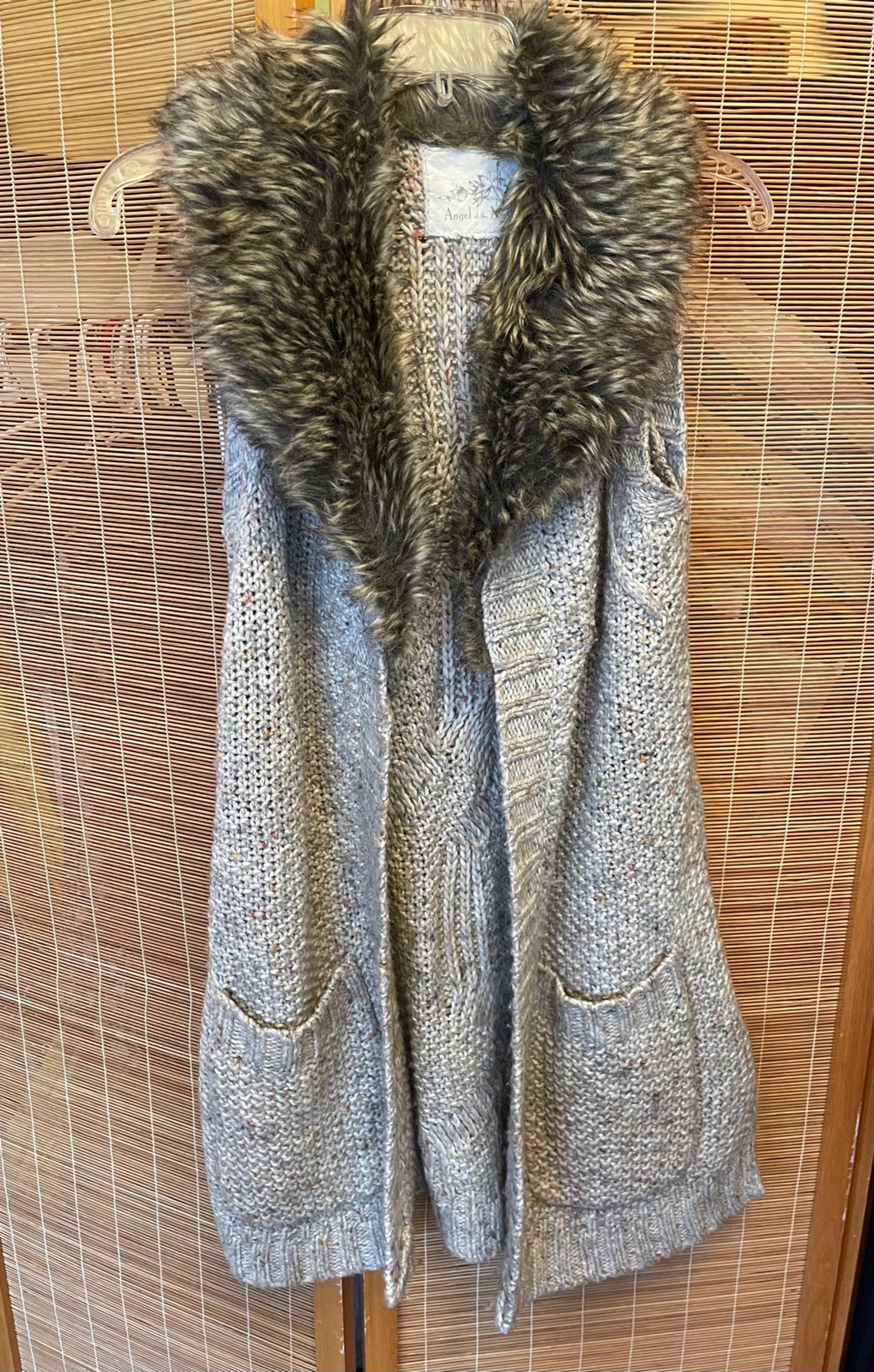 Anthropologie angel of the north fur trimmed sweater vest medium pockets
