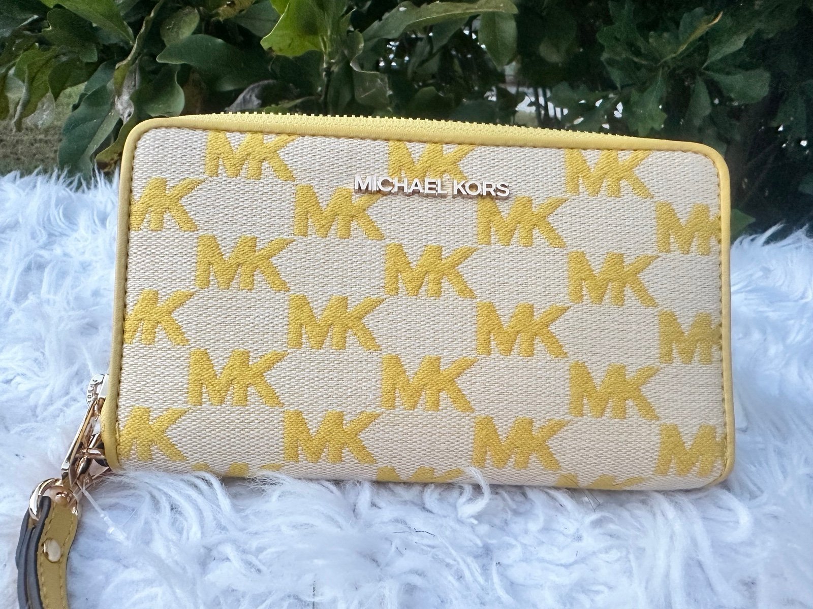 Michael Kors Wallet zip around flat phine case canvas mk logo golden yellow