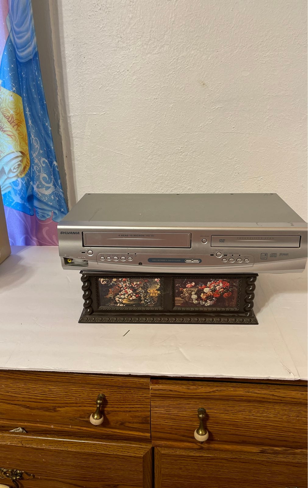 VCR/DVD Model No.DVC841G video recorder