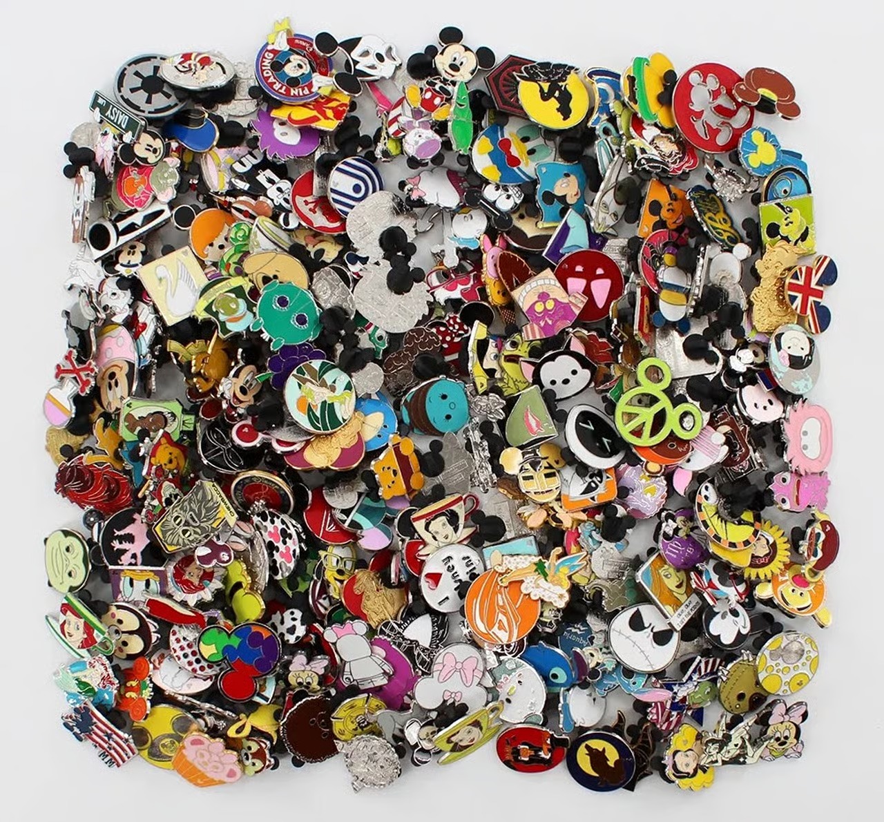 DISNEY PIN TRADING LOT 25, NO DUPLICATES, FREE SHIPPING, 100% TRADABLE