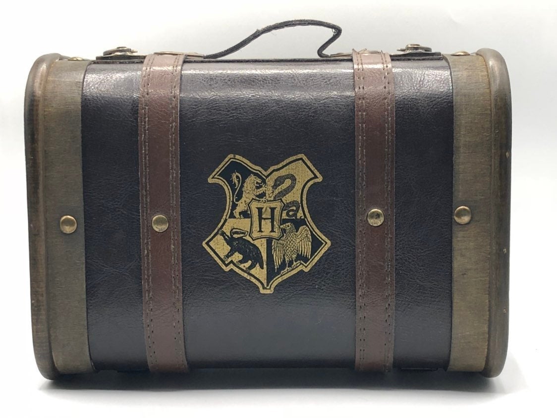 Wizarding World of Harry Potter New York Hogwarts Mini Trunk