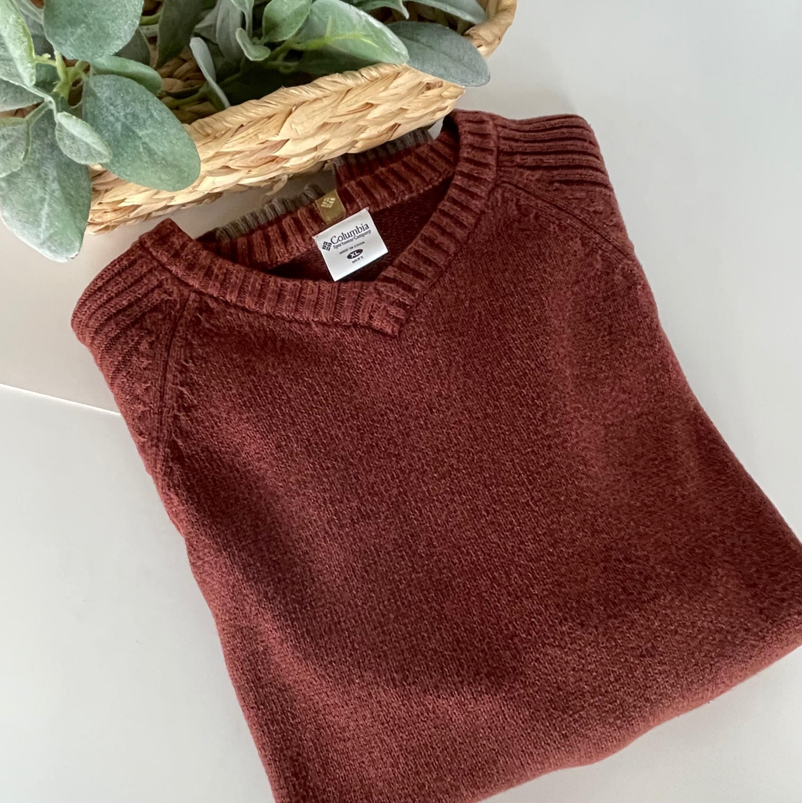 Men’s Columbia V-neck Pullover Sweater. Deep Autumn Rust Color. Sz. XL.