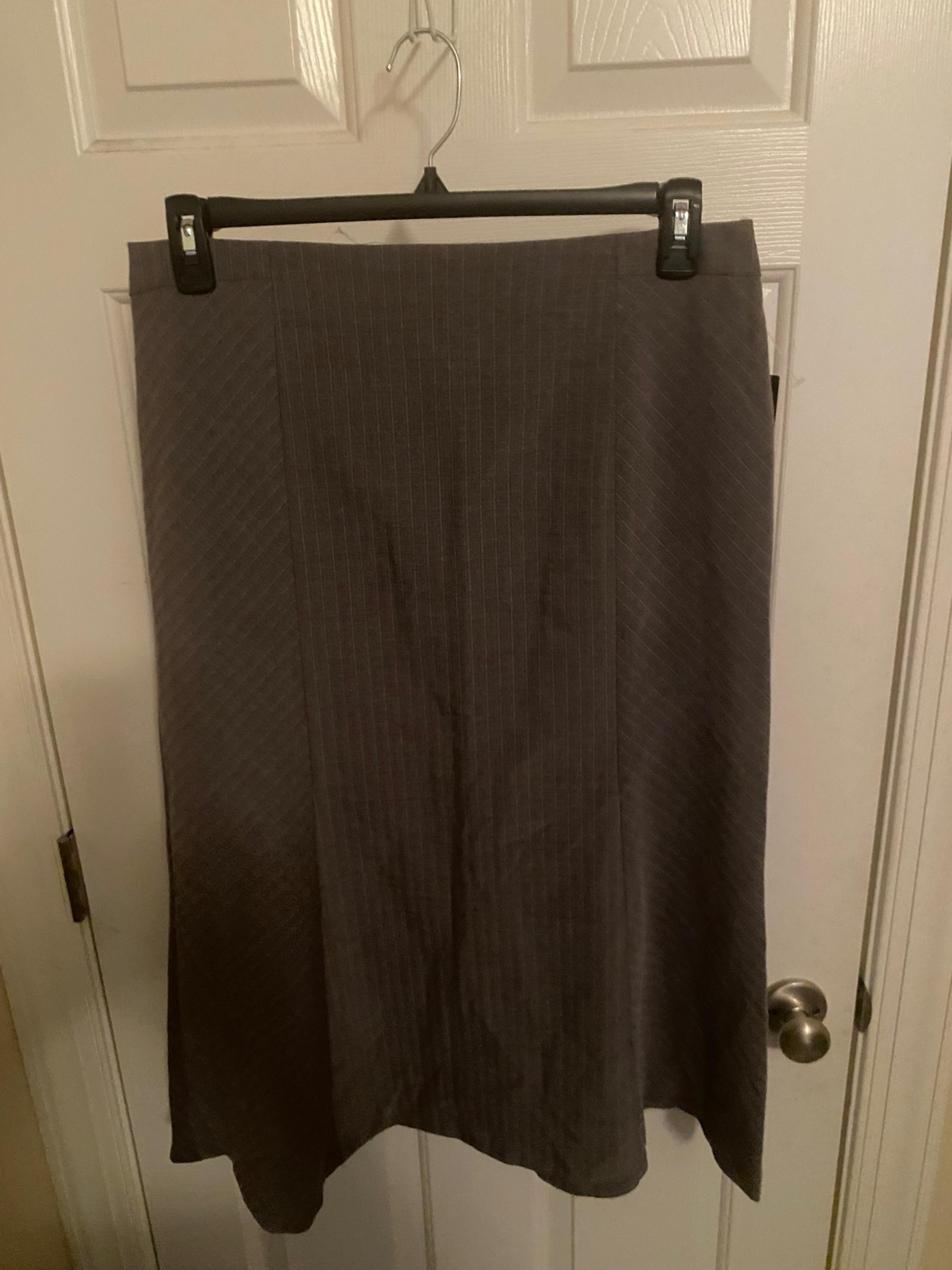 NWT Harve Bernard Womens Skirt 8 Gray striped A Lined  skirt work church gift $5