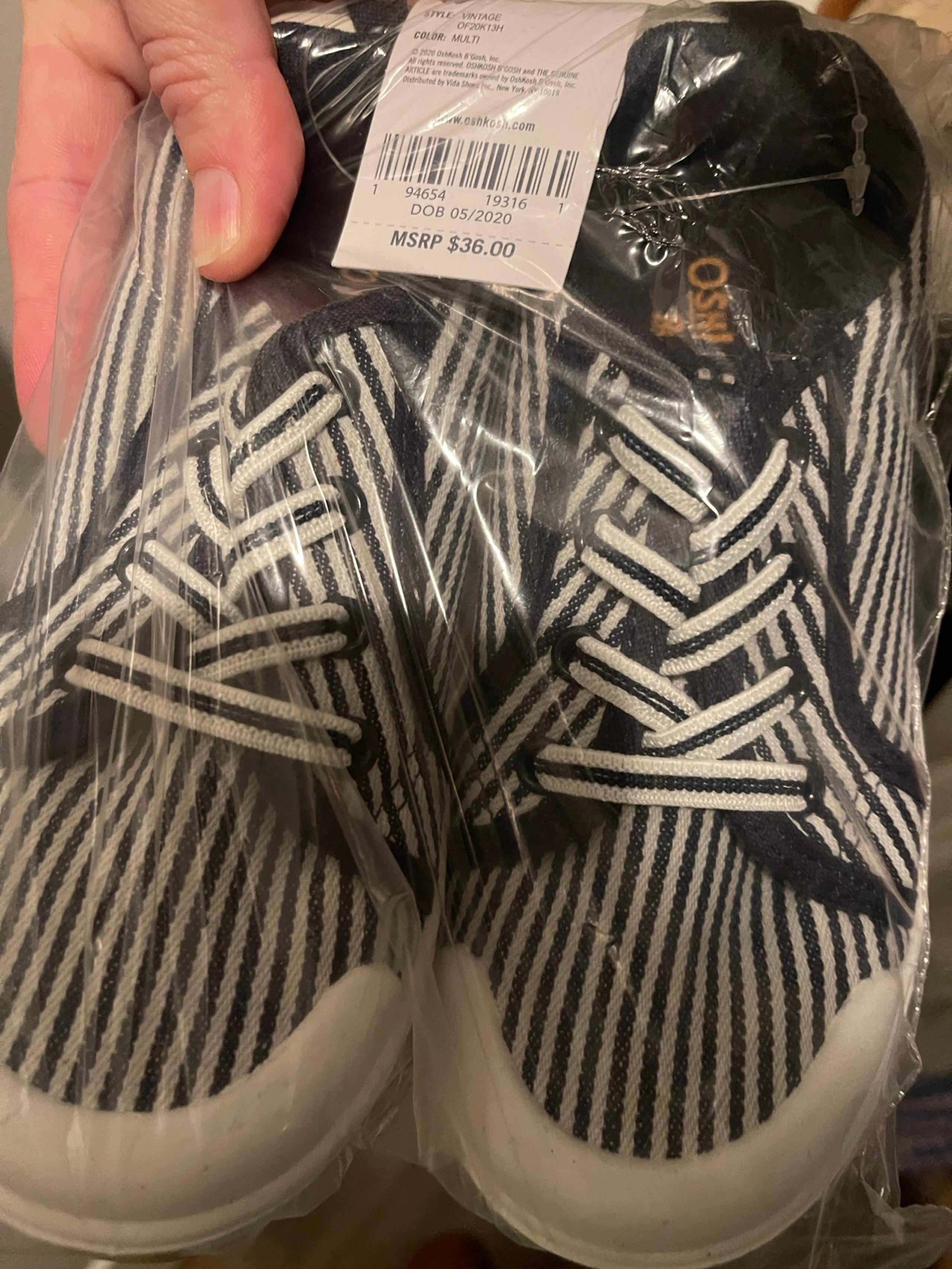 OshKosh Size 12 no-tie Shoes