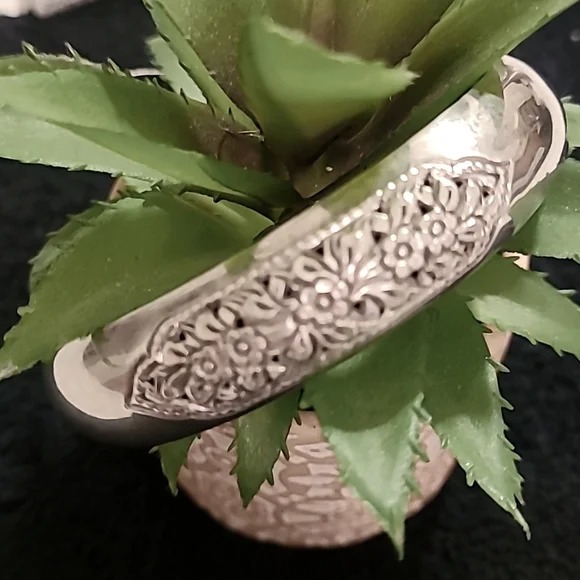 925 Sterling Silver bangle Marked DS925