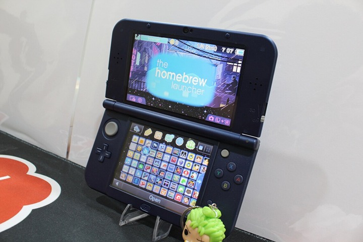 New Nintendo 3DS XL in Blue Bundled w/ 64gb SD Stylus and Charger