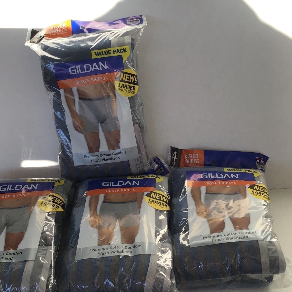 Mens Gildan boxer briefs NIP size 2XL size 44-46 4 Pack