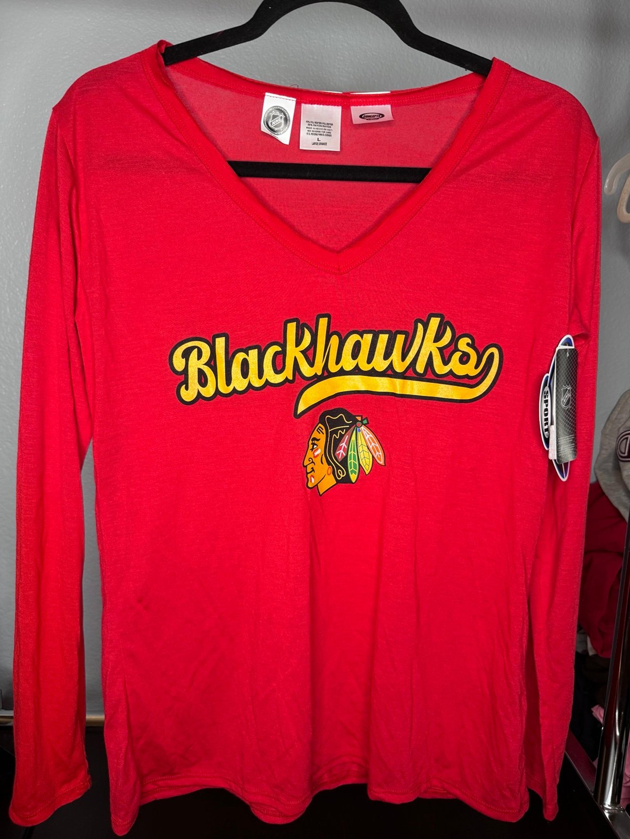 Chicago Blackhawks NHL Women’s long sleeve red thing v-neck Sz L