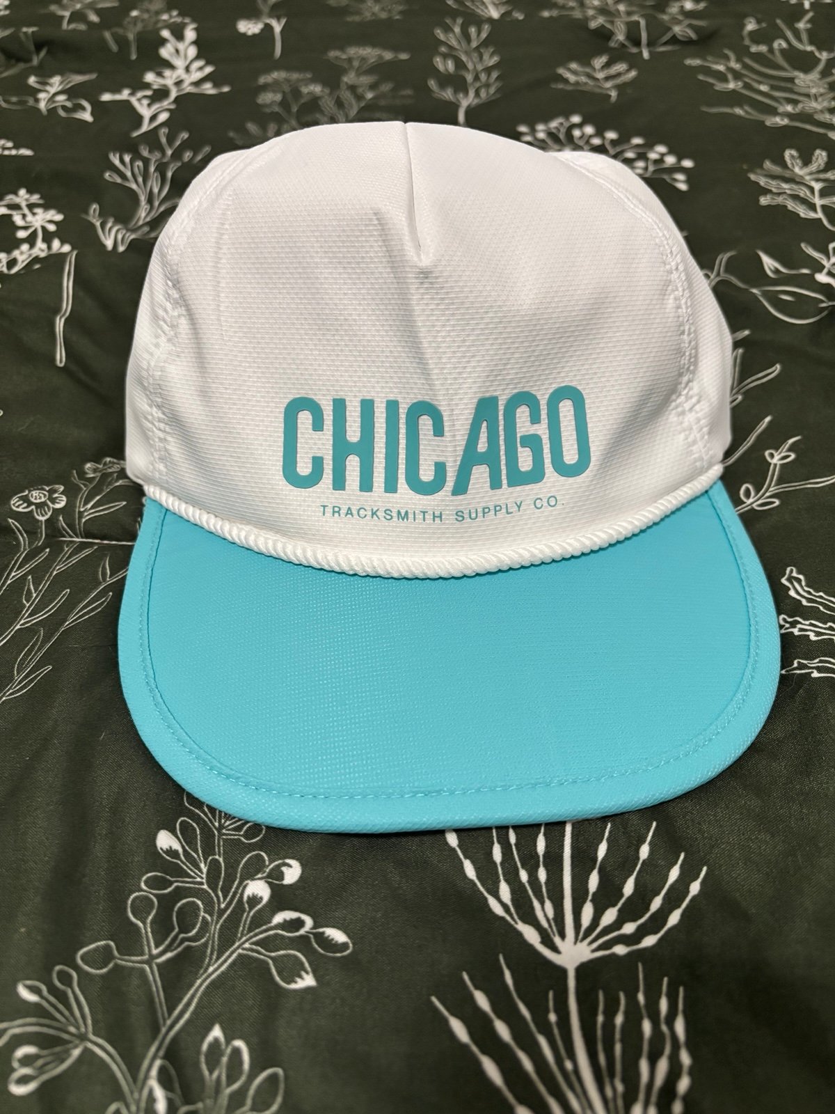 Tracksmith Chicago Marathon 2025 hat and tote bag