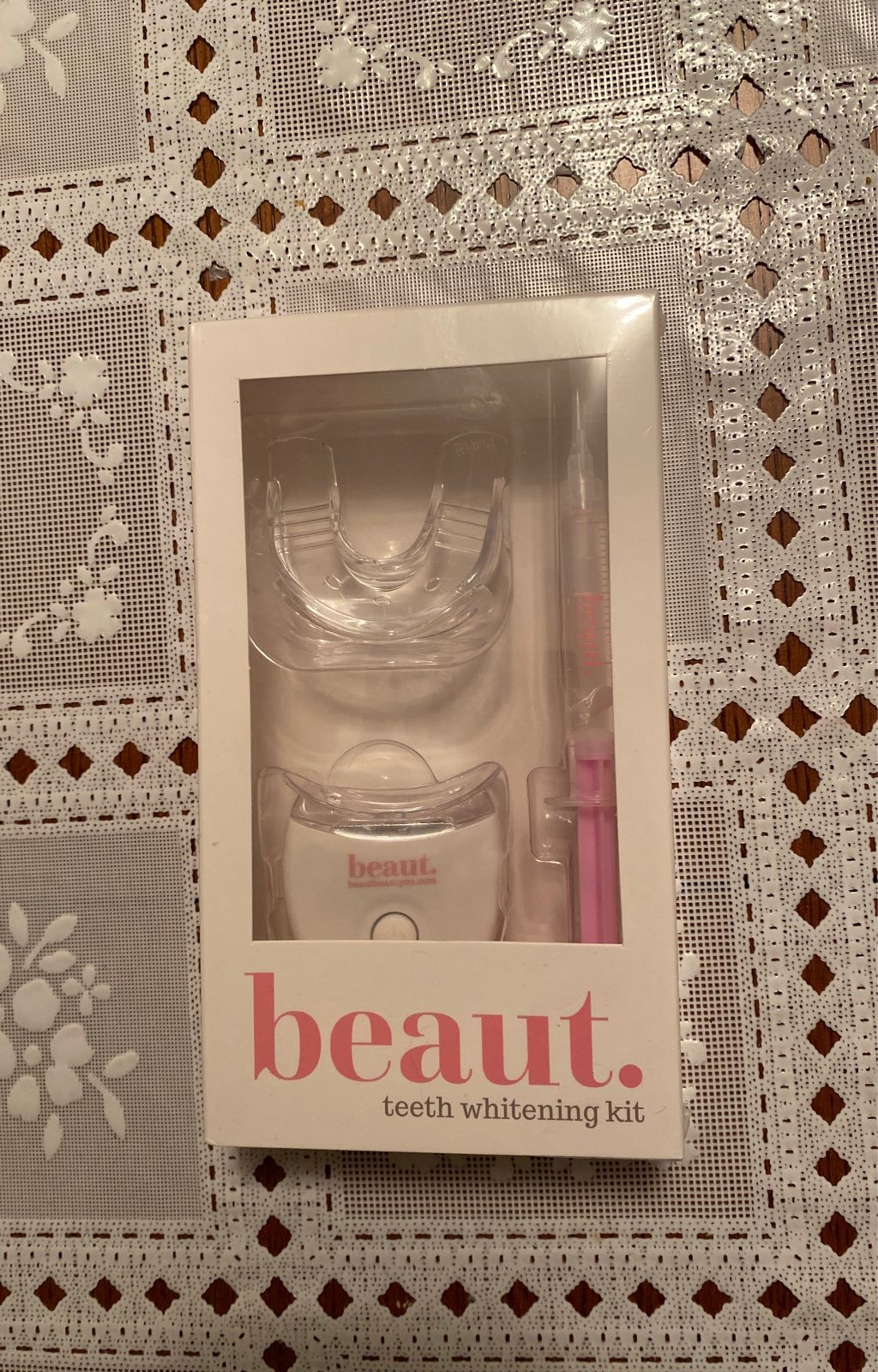 Beaut. Teeth whitening kit