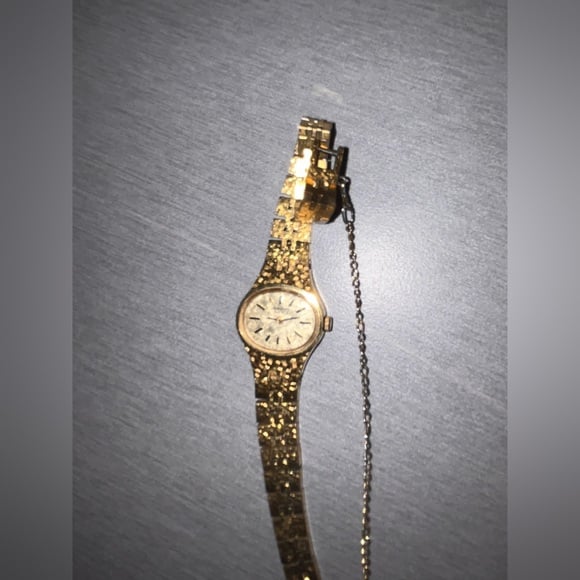 Ladies Seiko Gold Tone Analog Watch