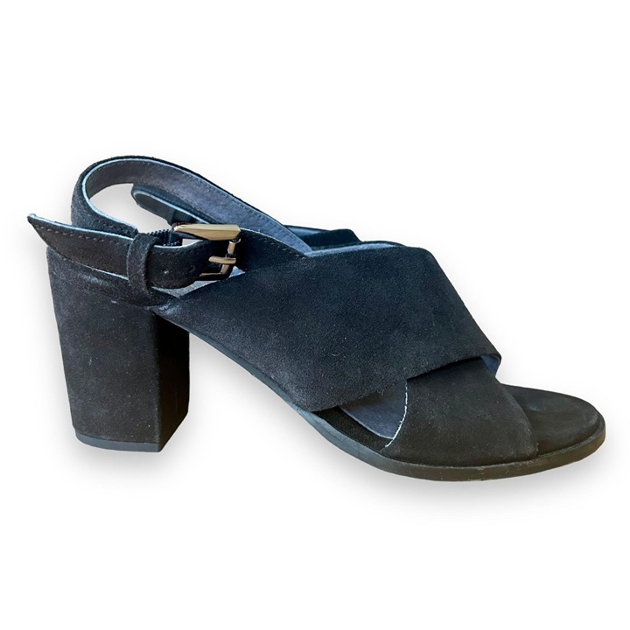 Seychelle's Black Suede Ankle Strap Pumps Sandals