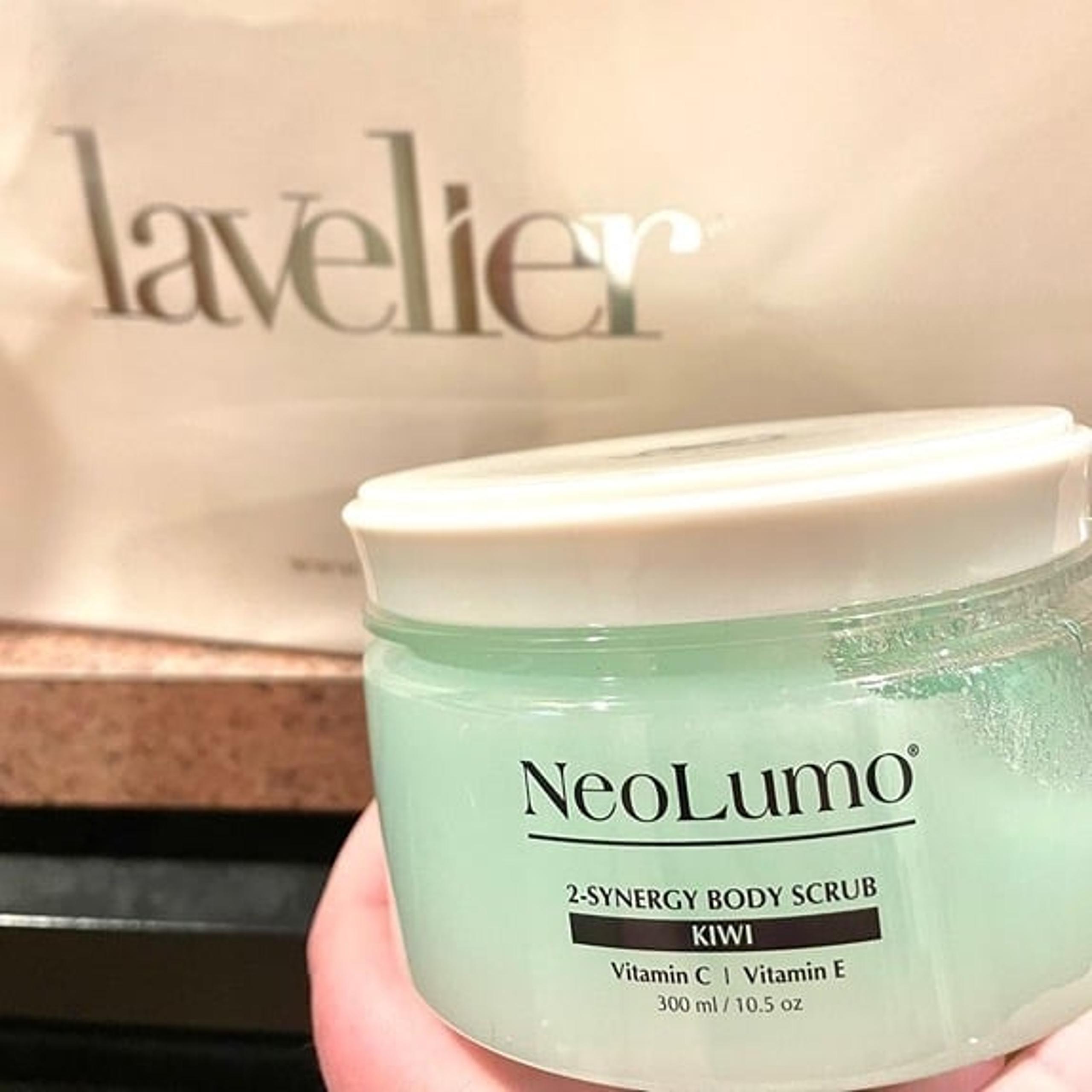 NeoLumo 2 Synergy Body Scrub Kiwi