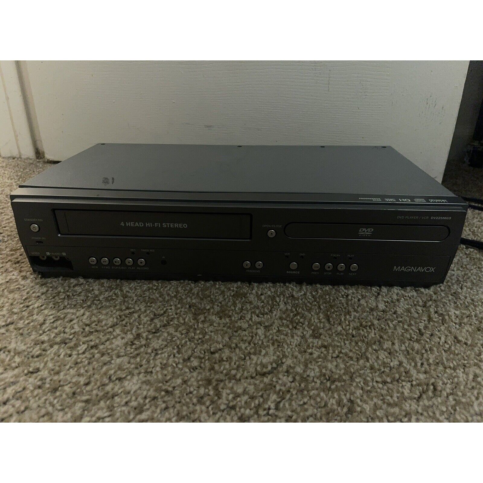 Magnavox DV225MG9 DVD/VCR Combo Player - Gray