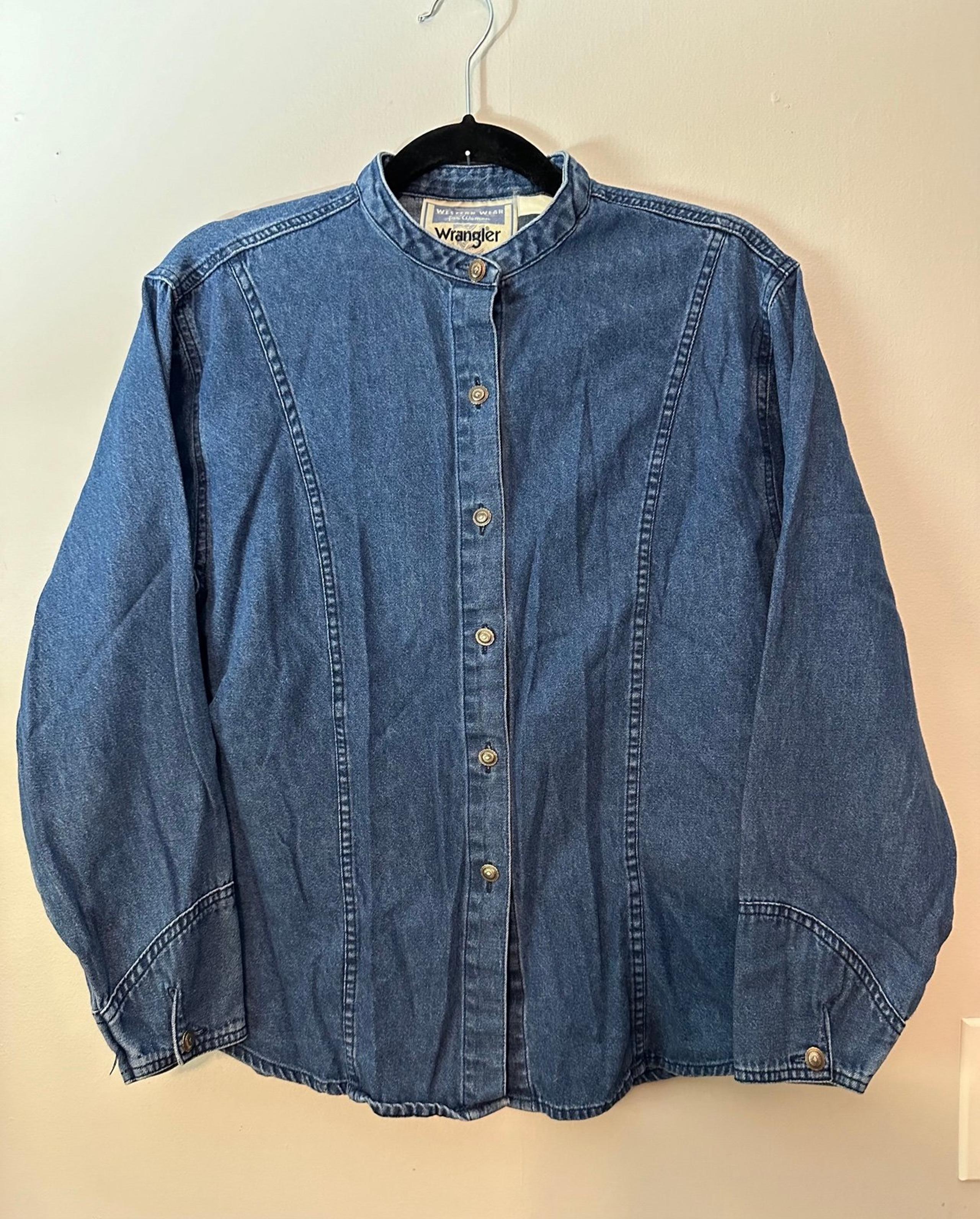 Vintage Women’s Wrangler Western Wear Denim Button Down Shirt Medium